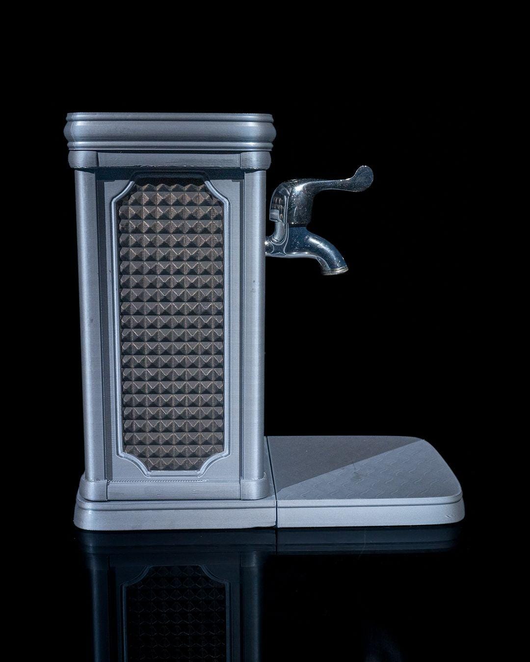 Cosmopolitan Bottle Dispenser