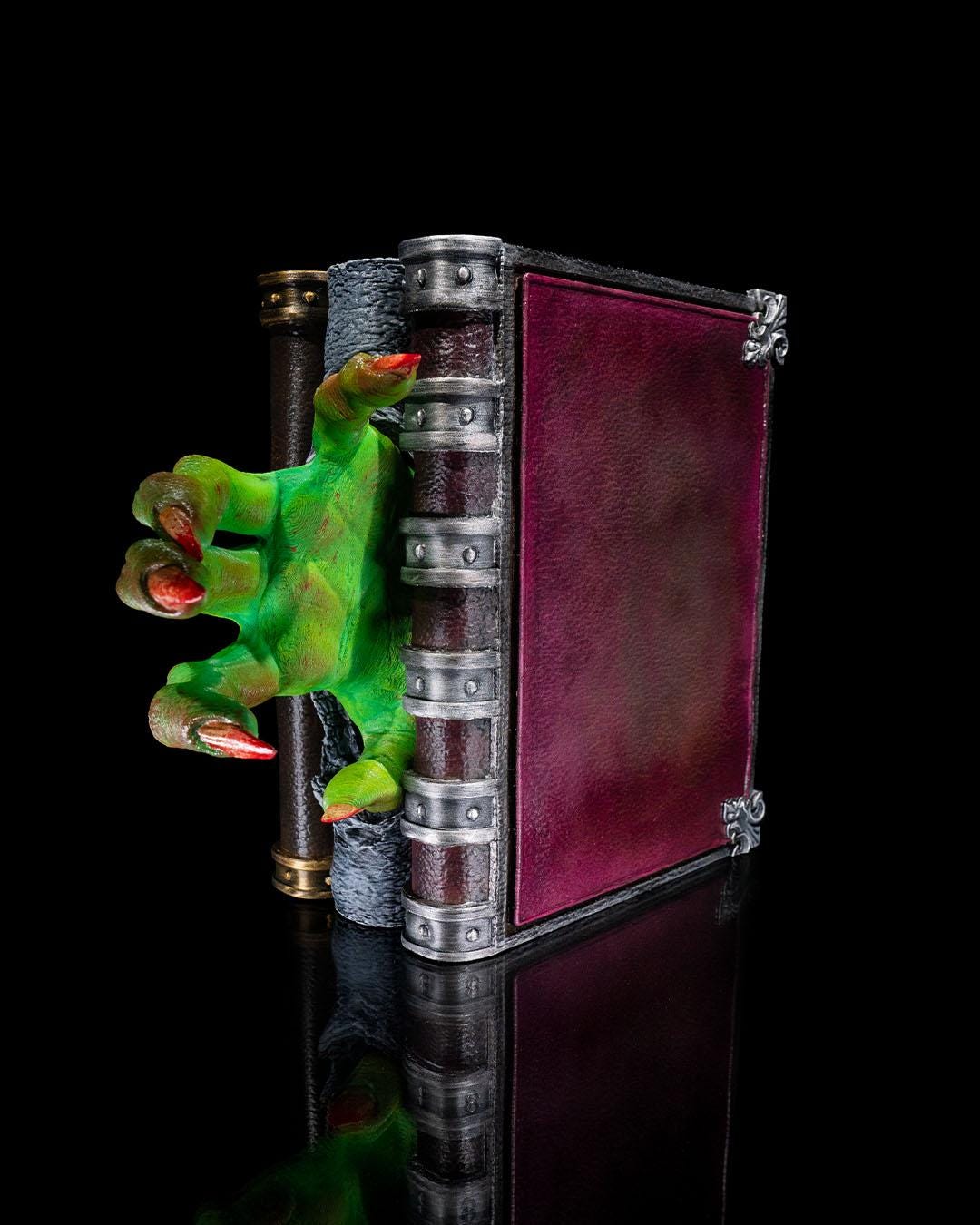 Creeping Out Book Nook