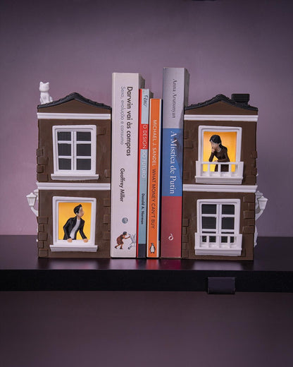 Romance in between Bookend
